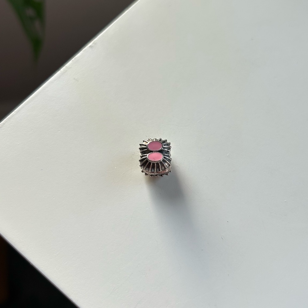 Pandora 'Two of a Kind' Shell Clip - Picture 2 of 5